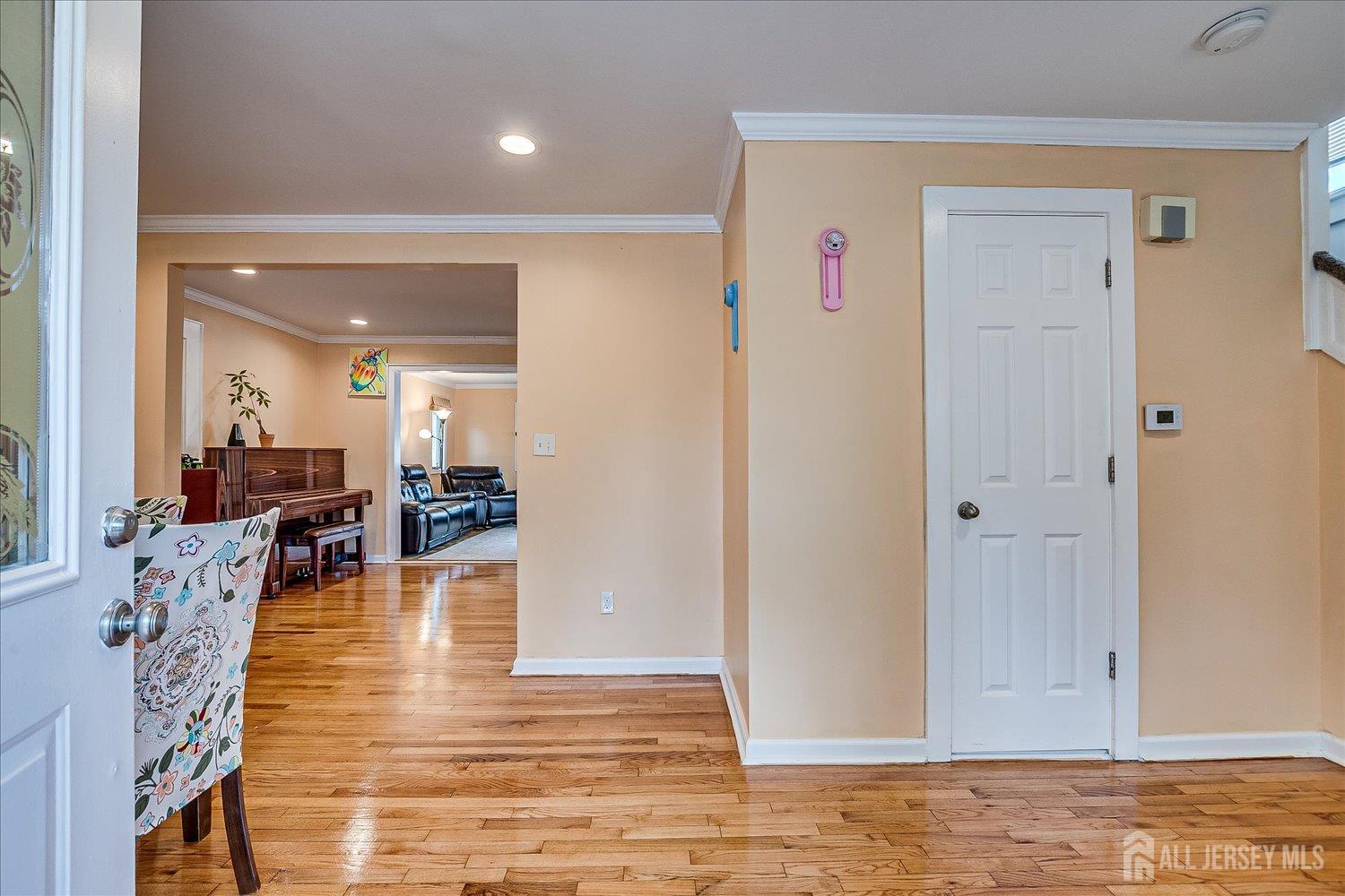 South Plainfield, New Jersey 07080, United States, 3 Bedrooms Bedrooms, ,2 BathroomsBathrooms,Residential,Active,177440