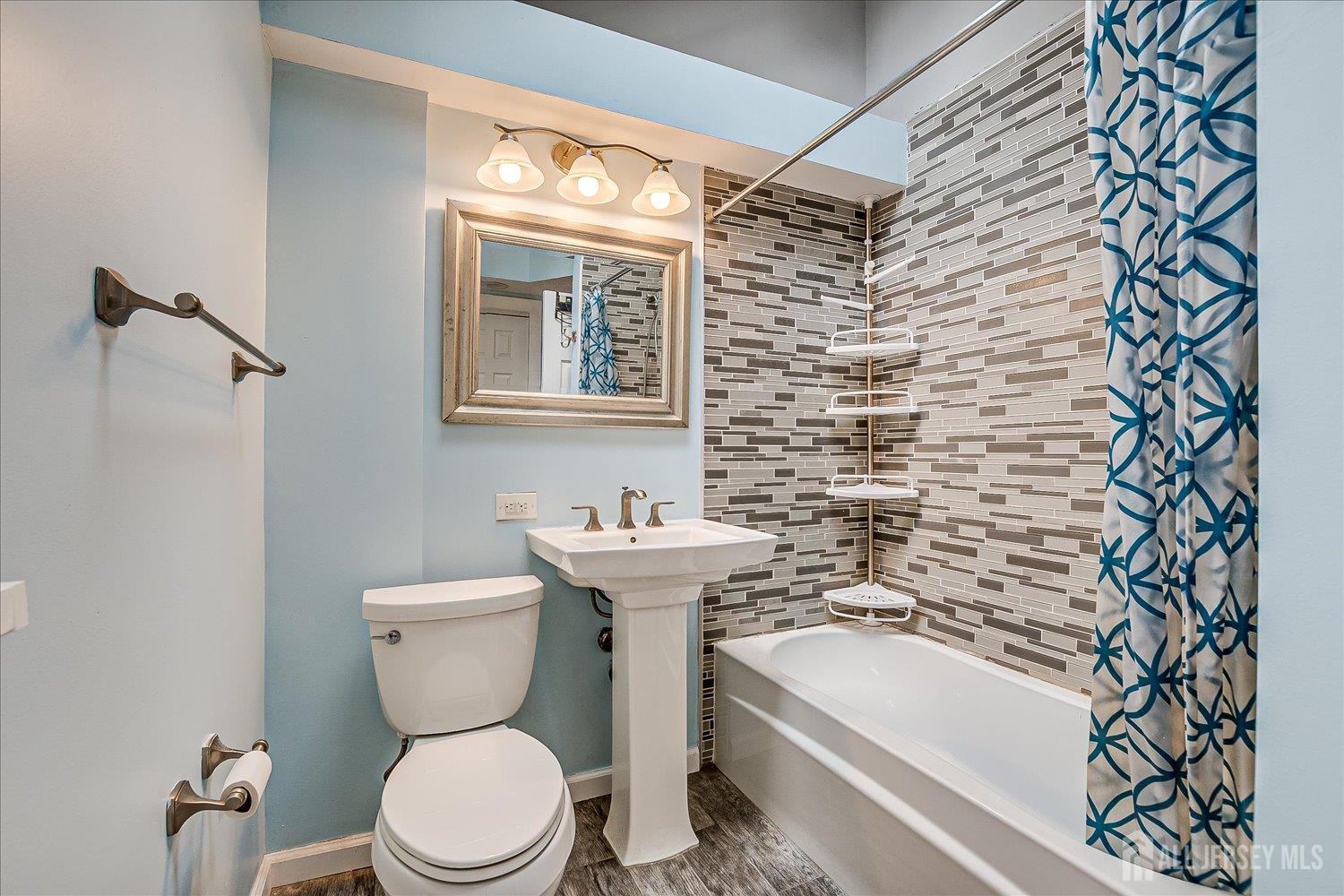 South Plainfield, New Jersey 07080, United States, 3 Bedrooms Bedrooms, ,2 BathroomsBathrooms,Residential,Active,177440