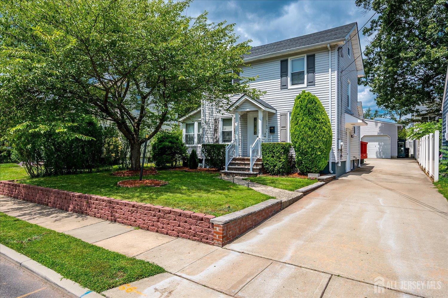 South Plainfield, New Jersey 07080, United States, 3 Bedrooms Bedrooms, ,2 BathroomsBathrooms,Residential,Active,177440