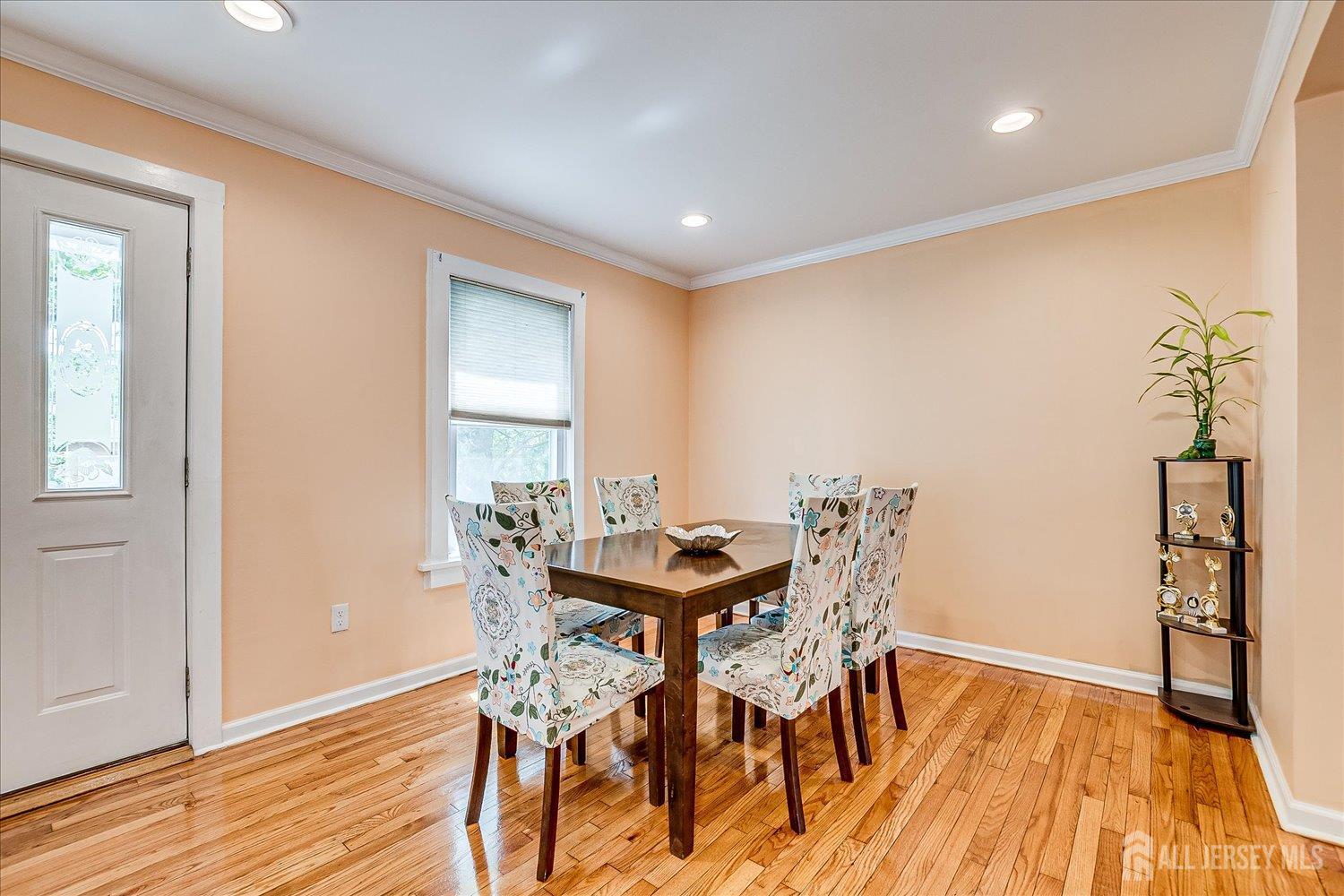 South Plainfield, New Jersey 07080, United States, 3 Bedrooms Bedrooms, ,2 BathroomsBathrooms,Residential,Active,177440