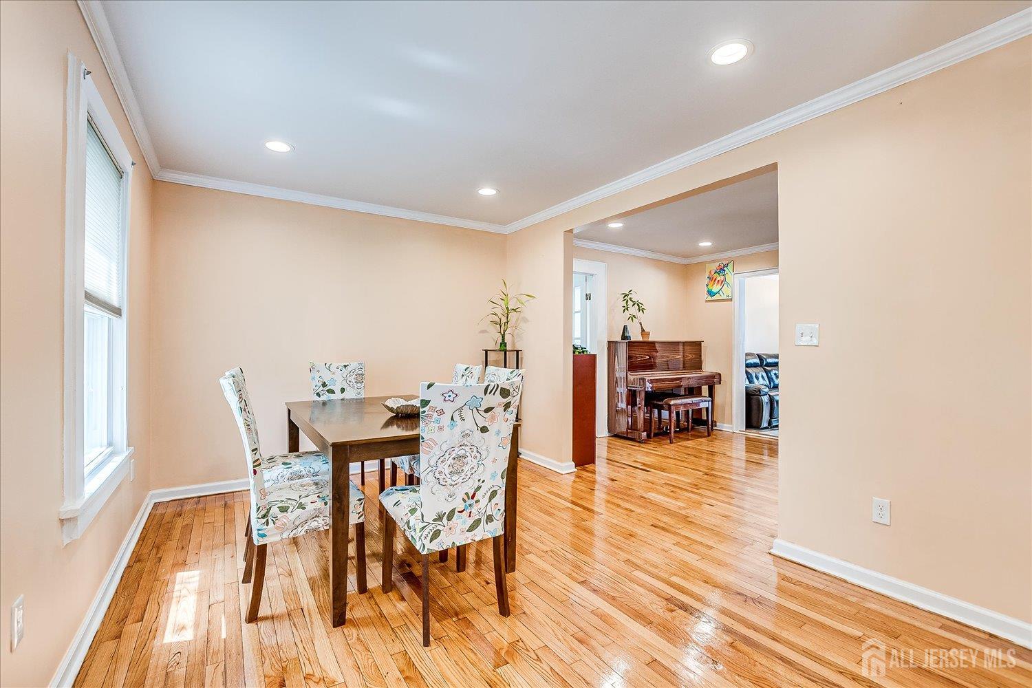 South Plainfield, New Jersey 07080, United States, 3 Bedrooms Bedrooms, ,2 BathroomsBathrooms,Residential,Active,177440