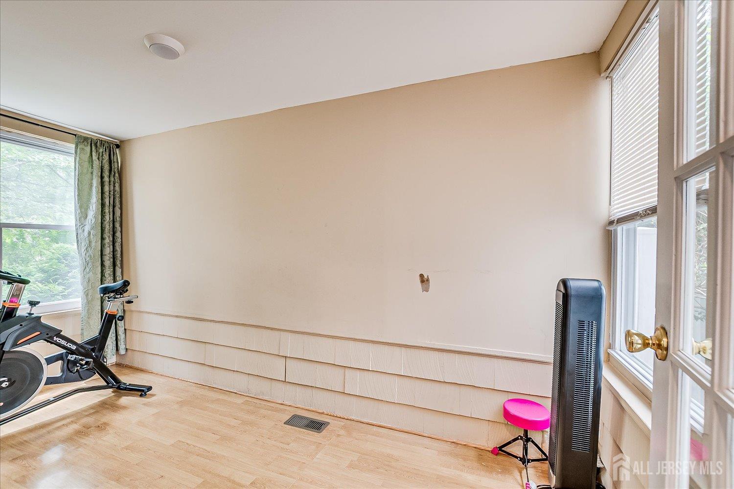 South Plainfield, New Jersey 07080, United States, 3 Bedrooms Bedrooms, ,2 BathroomsBathrooms,Residential,Active,177440