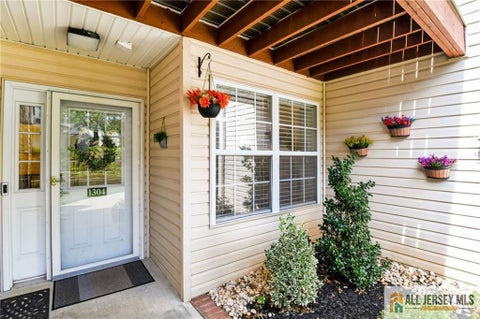 Condo For Sale - 1304 Plymouth Road<br/> North Brunswick, NJ 08902