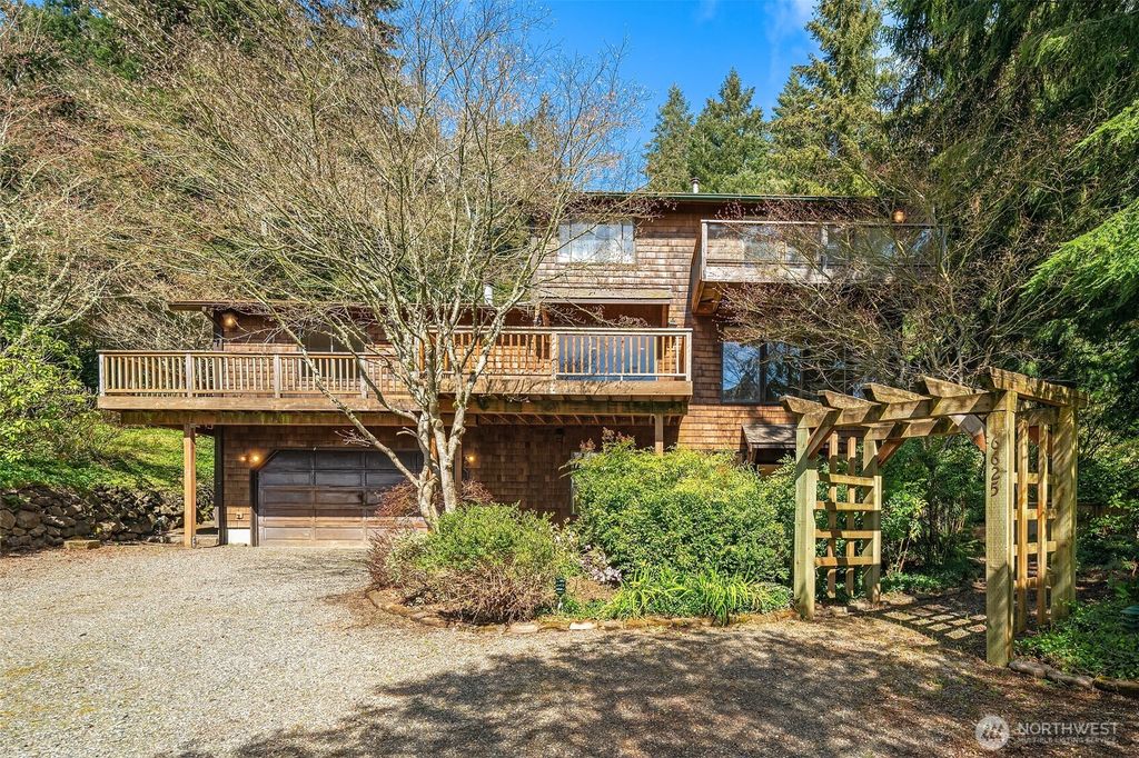 Photo of 6625 Cromwell Beach Drive NW, Gig Harbor, WA 98335 (MLS # 2504064)