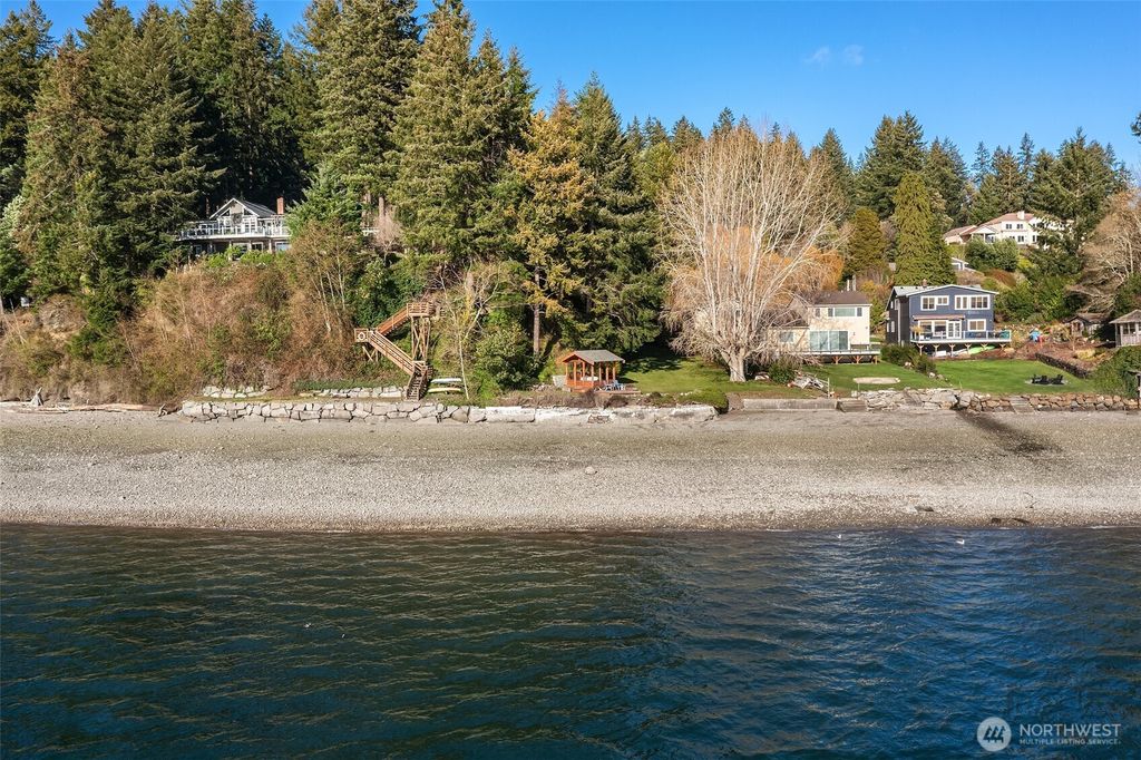 Photo of 6625 Cromwell Beach Drive NW, Gig Harbor, WA 98335 (MLS # 2504064)