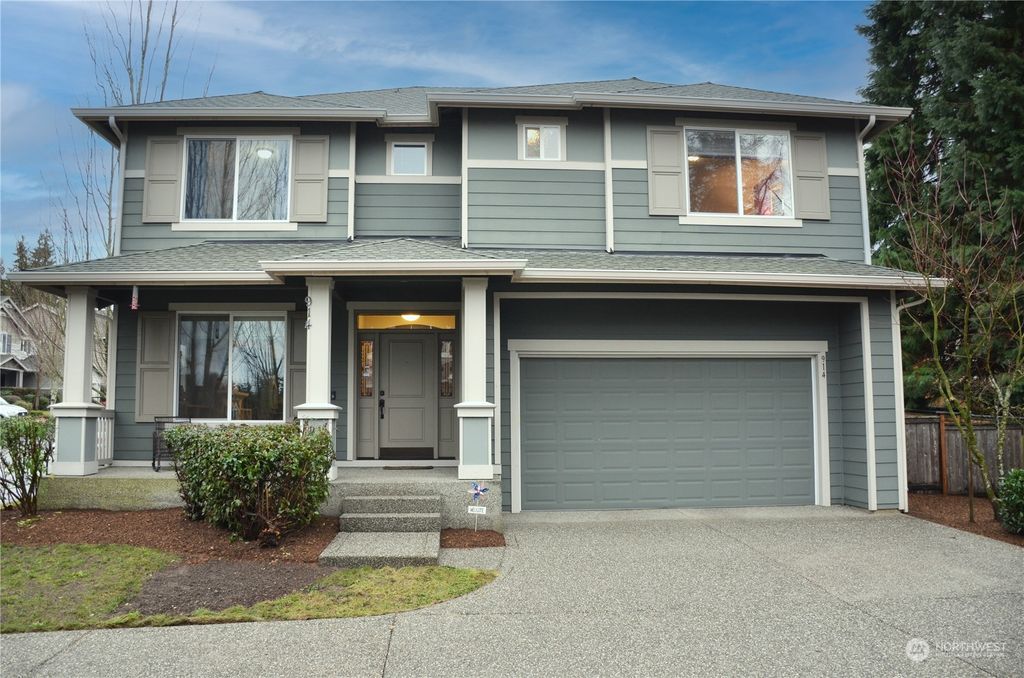 Photo of 914 207th Street SW, Lynnwood, WA 98036 (MLS # 2195635)