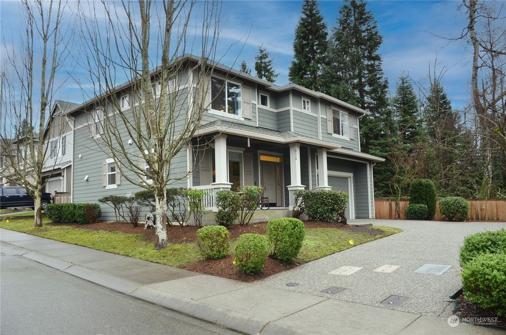 Photo of 914 207th Street SW, Lynnwood, WA 98036 (MLS # 2195635)