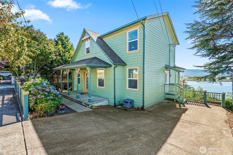 330 Columbia Street