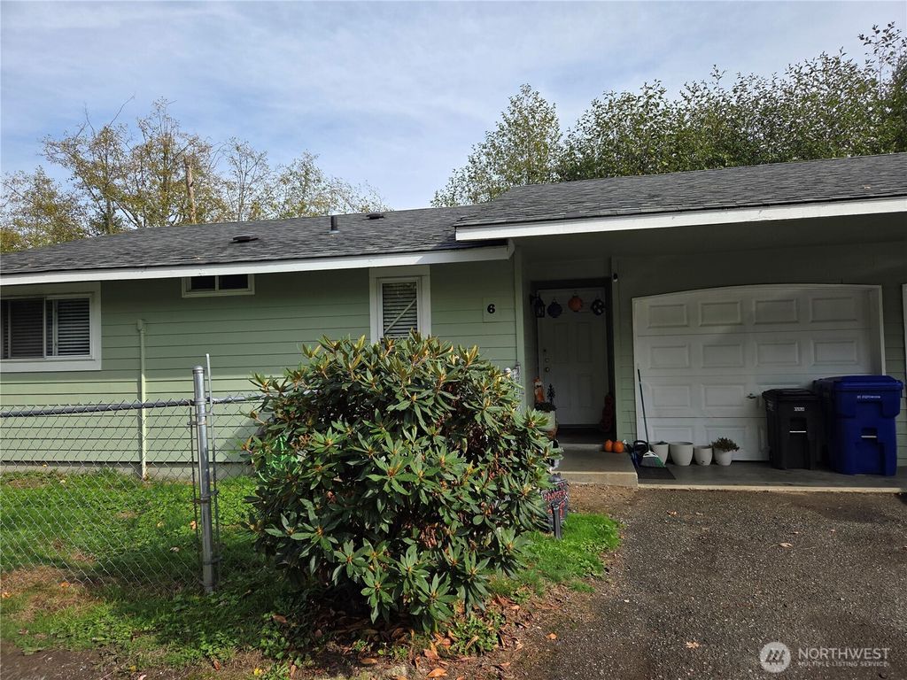 Photo of 5707 East Drive #5 &amp; 6, Everett, WA 98203 (MLS # 2439817)