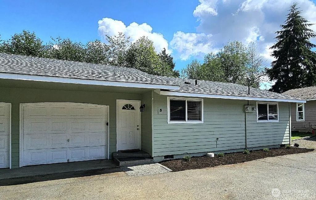 Photo of 5707 East Drive #5 &amp; 6, Everett, WA 98203 (MLS # 2439817)