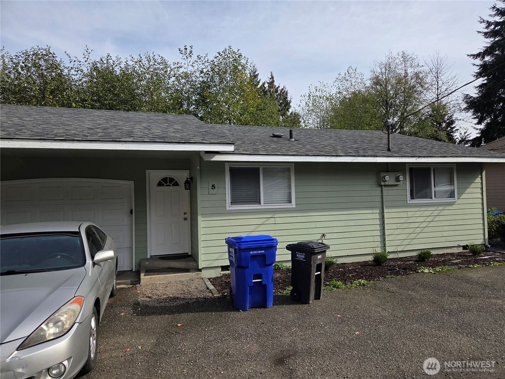 Photo of 5707 East Drive #5 &amp; 6, Everett, WA 98203 (MLS # 2439817)
