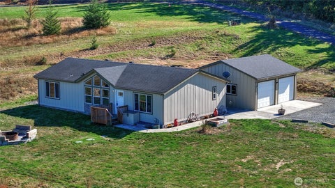 Photo of 206 Senn Road, Chehalis, WA 98532 (MLS # 2584792)