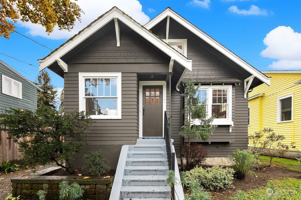 Photo of 2521 E McGraw Street, Seattle, WA 98112 (MLS # 2178192)