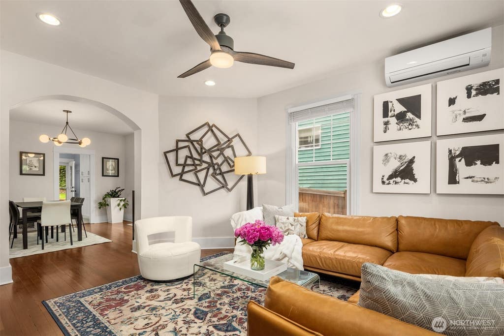 Photo of 325 23rd Avenue E, Seattle, WA 98112 (MLS # 2539929)
