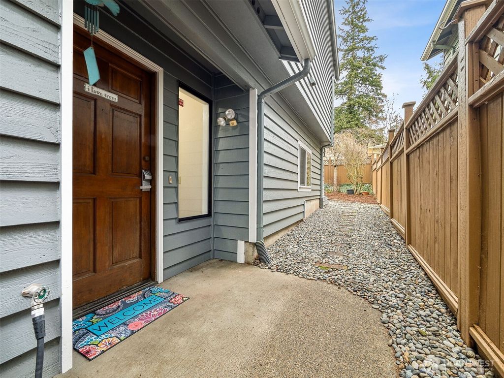 Photo of 9752 45th Avenue NE, Seattle, WA 98115 (MLS # 2337907)