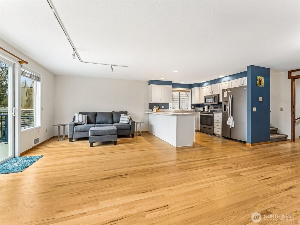 Photo of 9752 45th Avenue NE, Seattle, WA 98115 (MLS # 2337907)