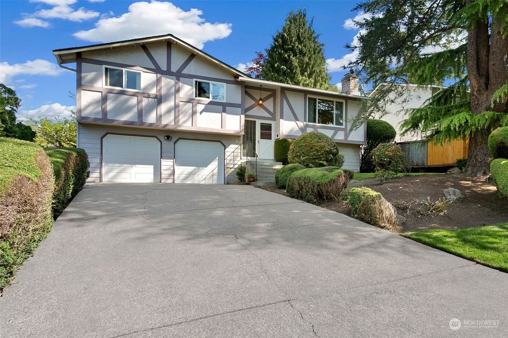 Photo of 12814 NE 139th Court, Kirkland, WA 98034 (MLS # 2065999)
