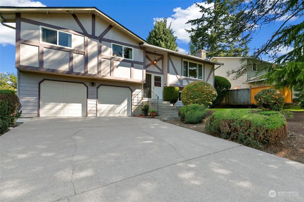 Photo of 12814 NE 139th Court, Kirkland, WA 98034 (MLS # 2065999)
