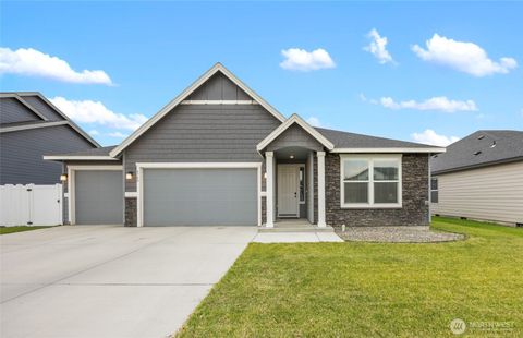 Photo of 4748 W Wren, Moses Lake, WA 98837 (MLS # 2428675)