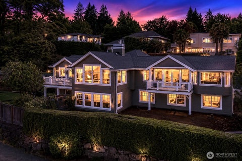 Photo of 10030 NE 110th Street, Kirkland, WA 98033 (MLS # 2564965)