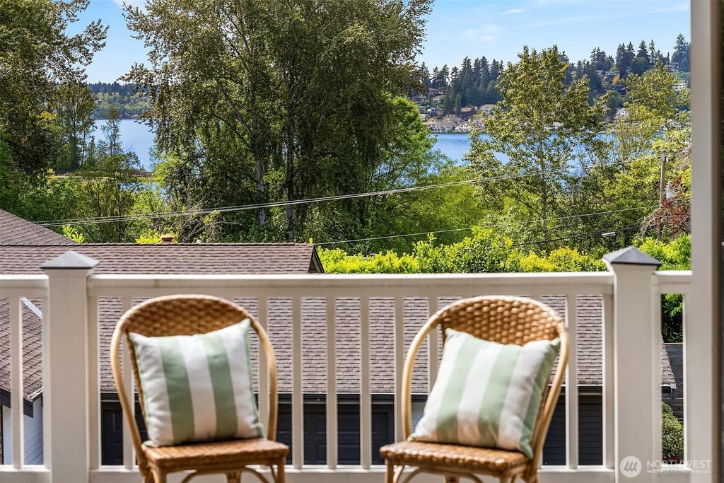 Photo of 10030 NE 110th Street, Kirkland, WA 98033 (MLS # 2564965)