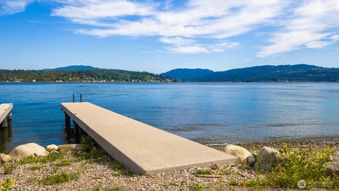 Photo of 672 W Lake Sammamish Parkway NE, Bellevue, WA 98008 (MLS # 2565026)