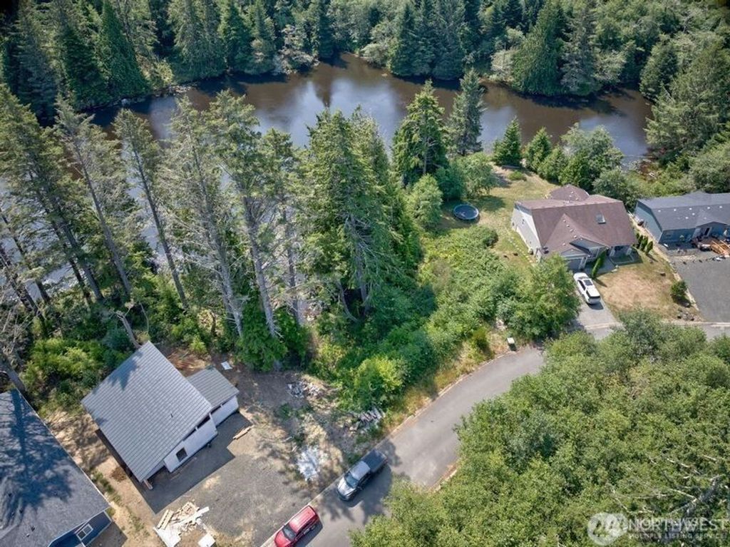 Photo of 4 Sunrise Lane, South Bend, WA 98586 (MLS # 2471948)