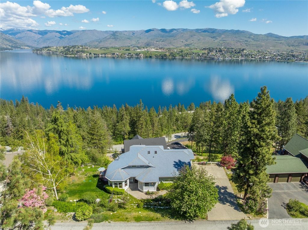 Photo of 7420 Navarre Drive, Chelan, WA 98816 (MLS # 2515949)