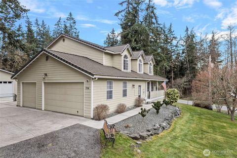 Photo of 724 Greenoch Loop, Oak Harbor, WA 98277 (MLS # 2349558)