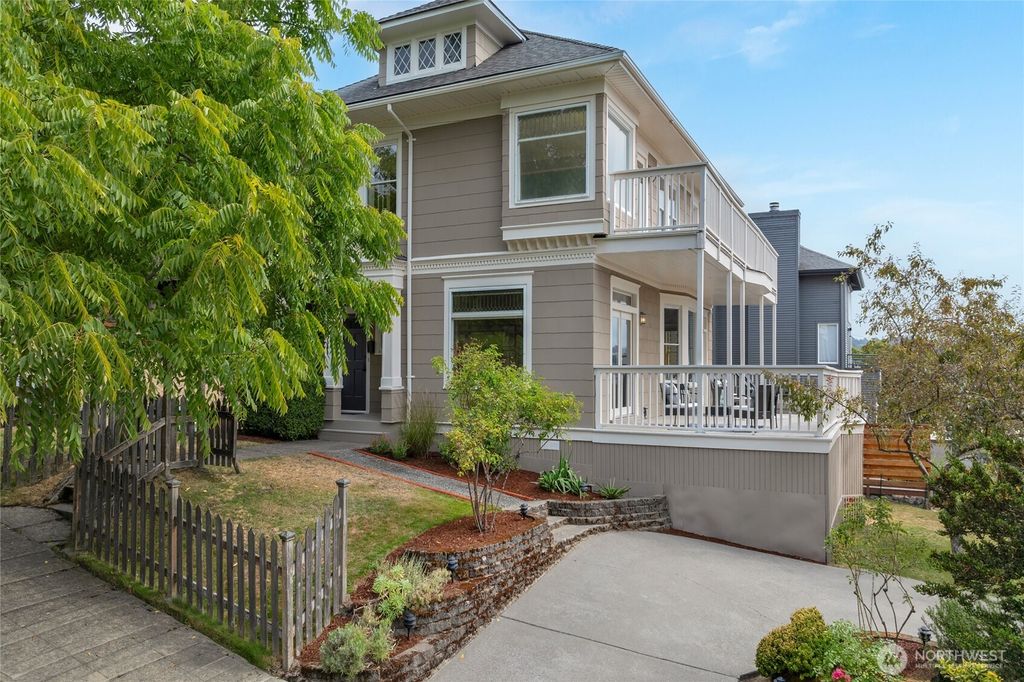 Photo of 920 4th Avenue N, Seattle, WA 98109 (MLS # 2429134)