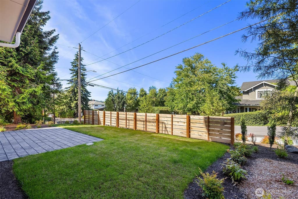 Photo of 547 16th Avenue W, Kirkland, WA 98033 (MLS # 2540297)