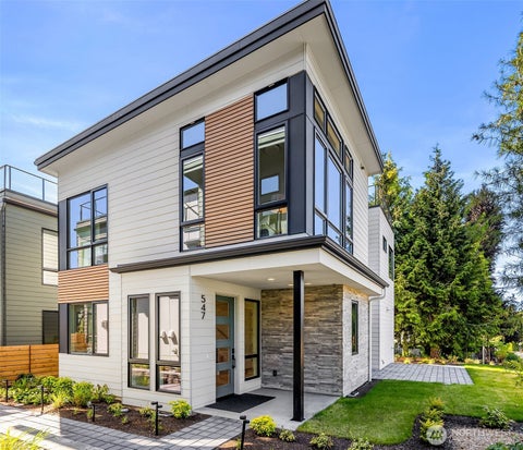 Photo of 547 16th Avenue W, Kirkland, WA 98033 (MLS # 2540297)