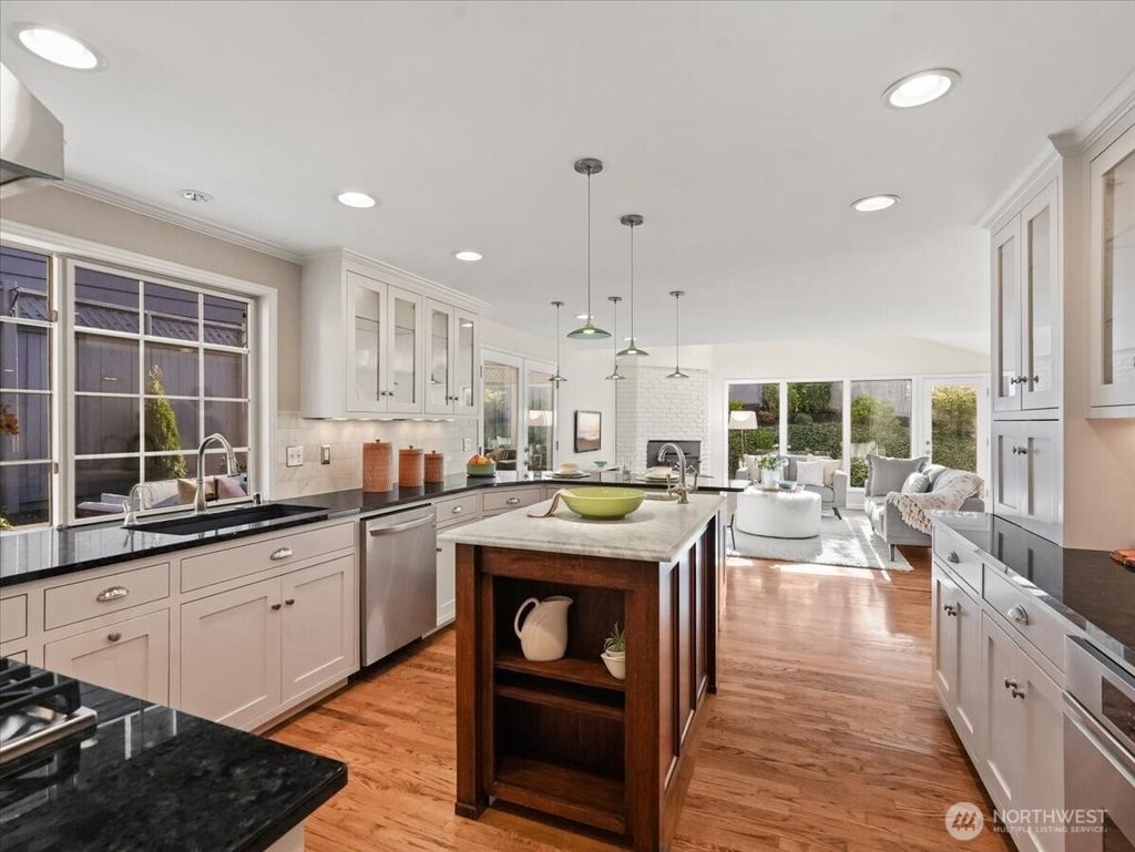 Photo of 8255 SE 59th Street, Mercer Island, WA 98040 (MLS # 2509961)