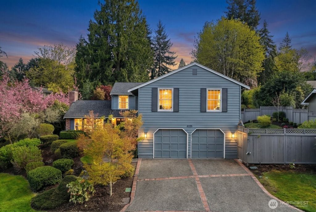 Photo of 8255 SE 59th Street, Mercer Island, WA 98040 (MLS # 2509961)