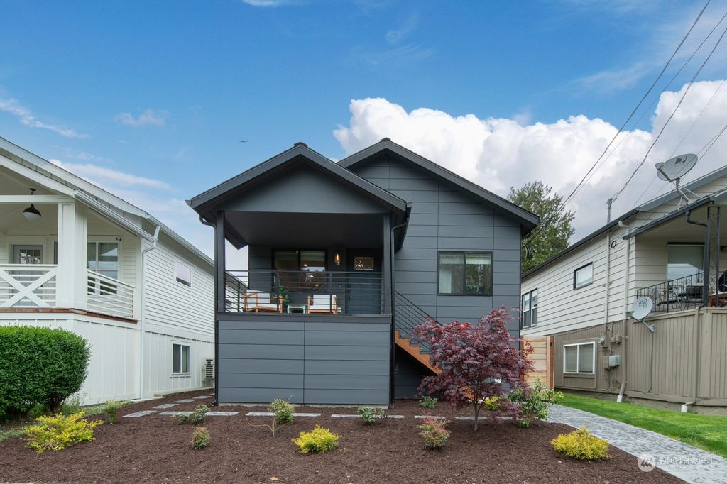 Photo of 131 29th Avenue E #1, Seattle, WA 98112 (MLS # 2219361)