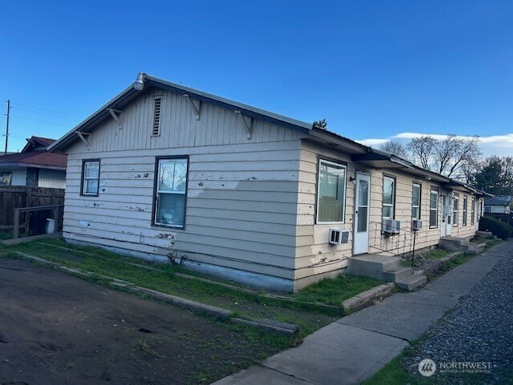 Photo of 705 N 1st Street, Yakima, WA 98901 (MLS # 2526831)