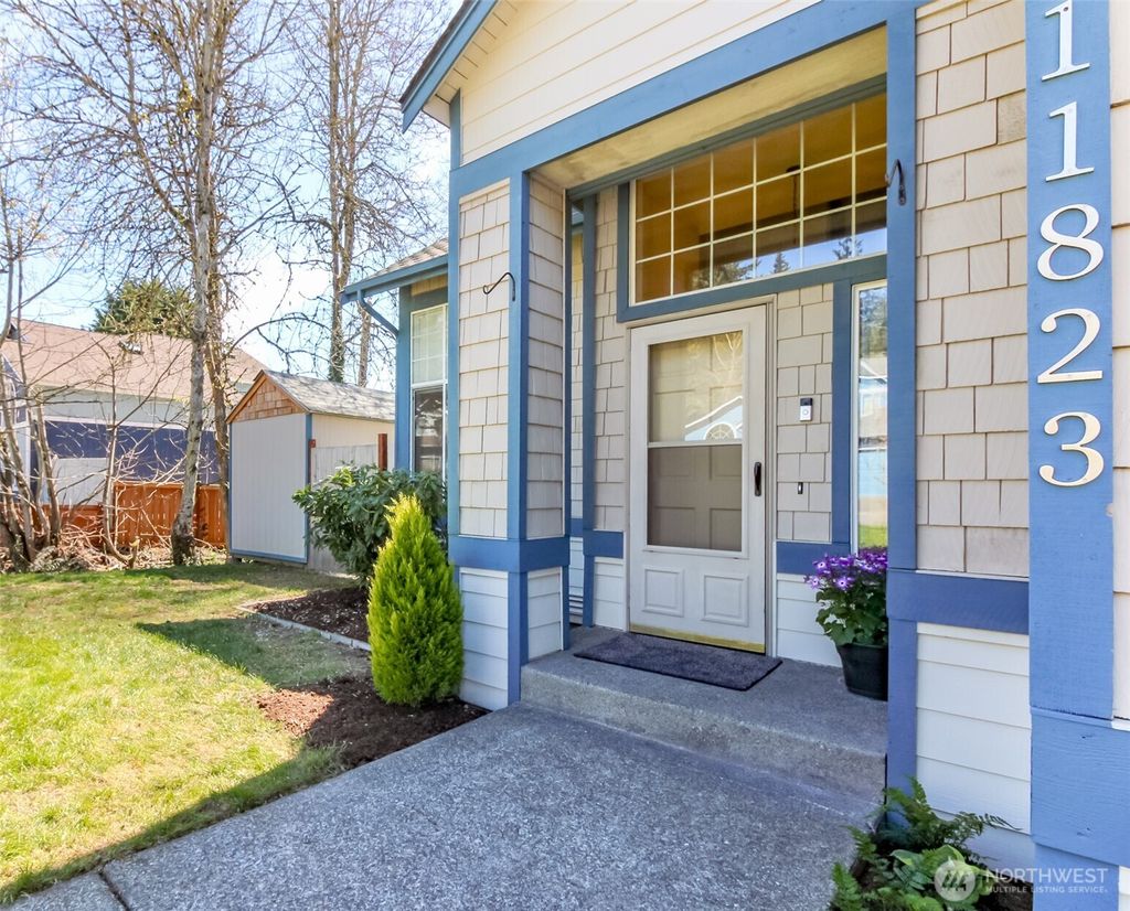 Photo of 11823 SE 203rd Street, Kent, WA 98031 (MLS # 2506506)