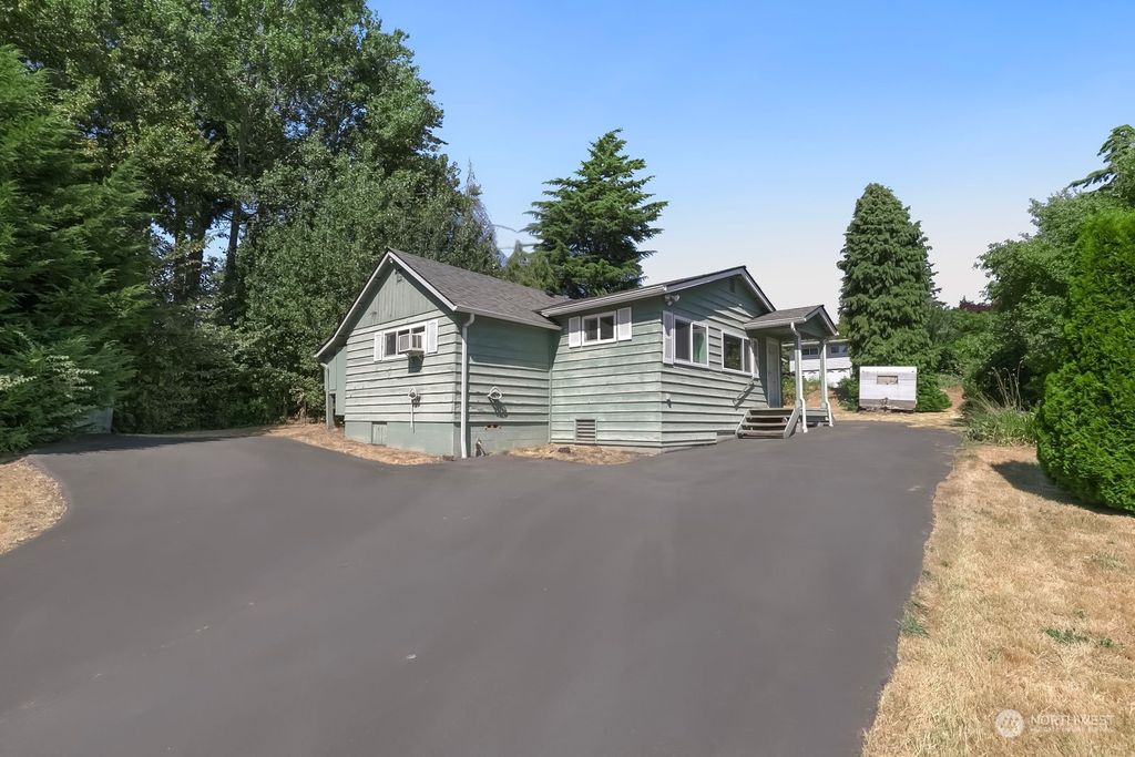 Photo of 20902 1st Avenue S, Des Moines, WA 98198 (MLS # 2265587)