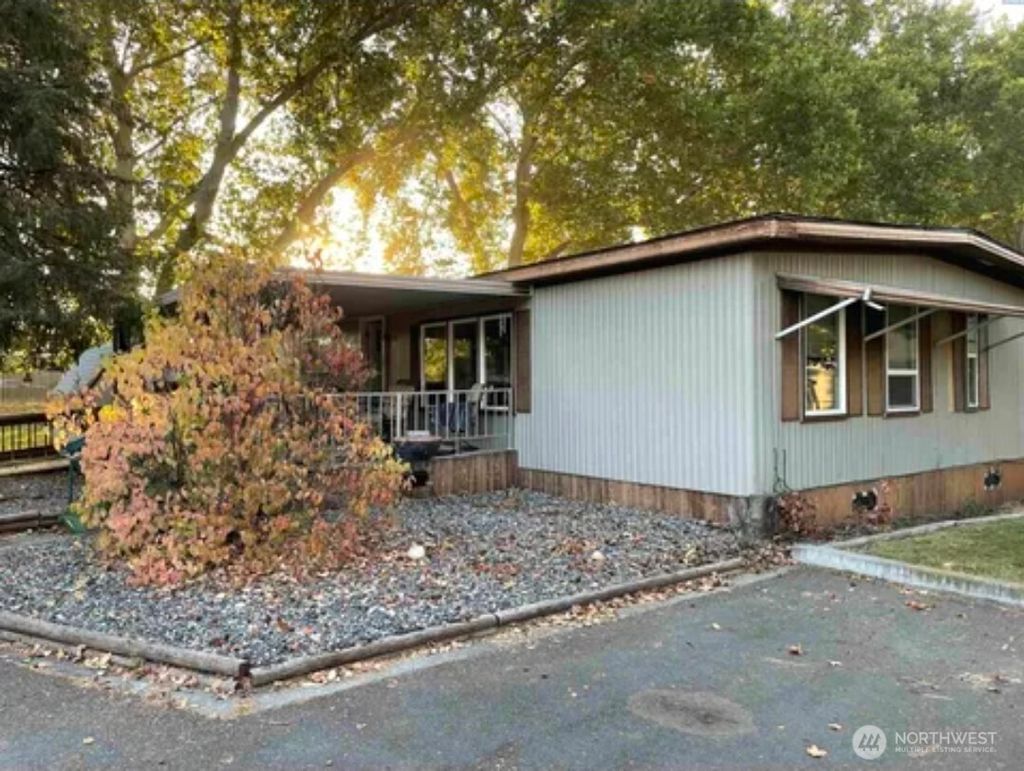 Photo of 2021 Mahan Avenue #A4, Richland, WA 99354 (MLS # 2502911)