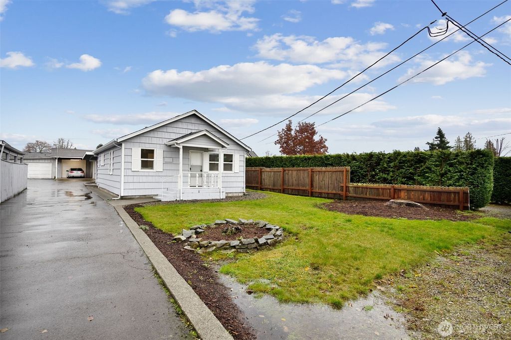Photo of 1849 Loraine Street, Enumclaw, WA 98022 (MLS # 2460623)