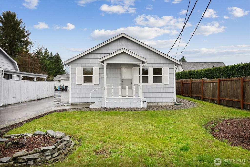 Photo of 1849 Loraine Street, Enumclaw, WA 98022 (MLS # 2460623)