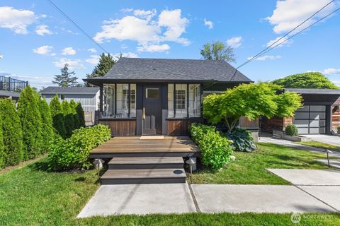Photo of 4010 NE 95th Street, Seattle, WA 98115 (MLS # 2522362)