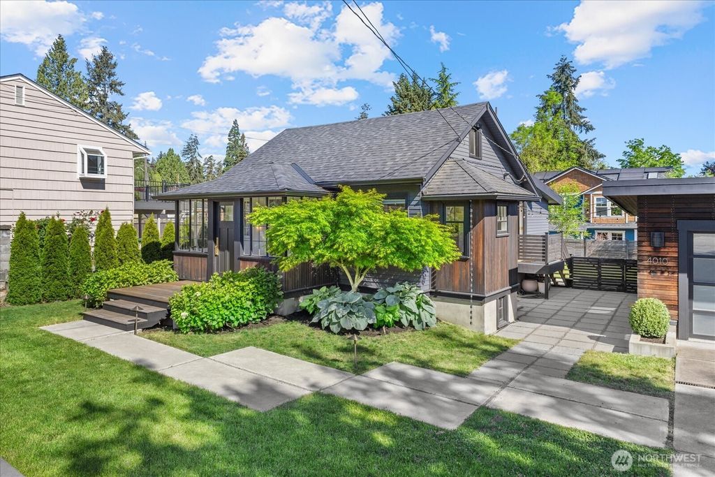 Photo of 4010 NE 95th Street, Seattle, WA 98115 (MLS # 2522362)