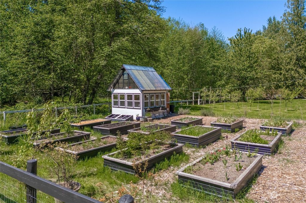 Photo of 20908 188th Avenue SE, Renton, WA 98058 (MLS # 2271226)