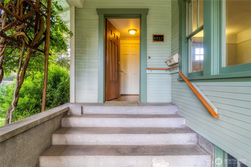 Photo of 1235 Isaacs Avenue, Walla Walla, WA 99362 (MLS # 2581524)