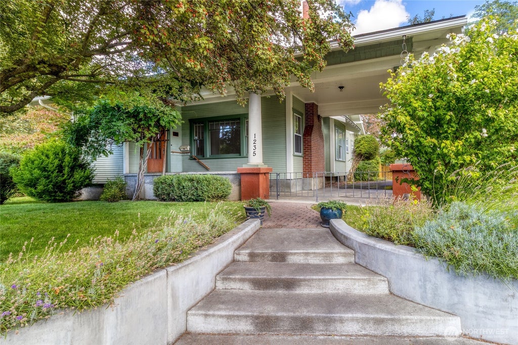 Photo of 1235 Isaacs Avenue, Walla Walla, WA 99362 (MLS # 2581524)