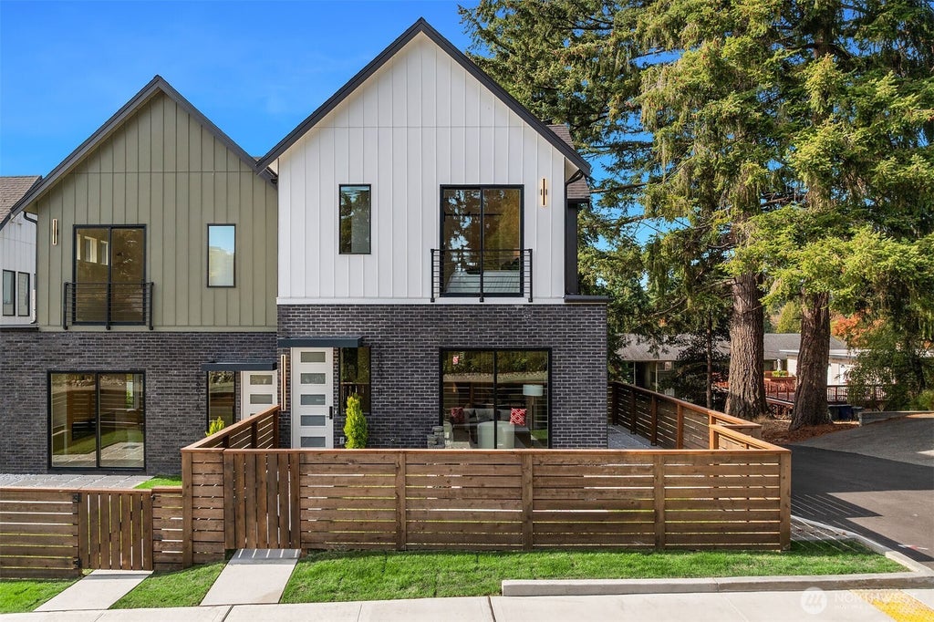 Photo of 18607 B 104th Avenue NE, Bothell, WA 98011 (MLS # 2591480)