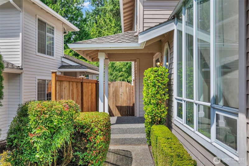 2016 Mill Pointe Drive SE