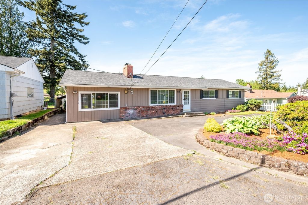Photo of 933 S Nevada Drive, Longview, WA 98632 (MLS # 2525714)