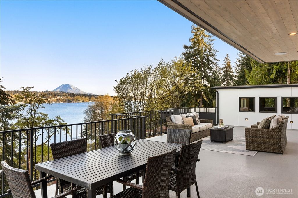 Photo of 4276 E Mercer Way, Mercer Island, WA 98040 (MLS # 2359783)